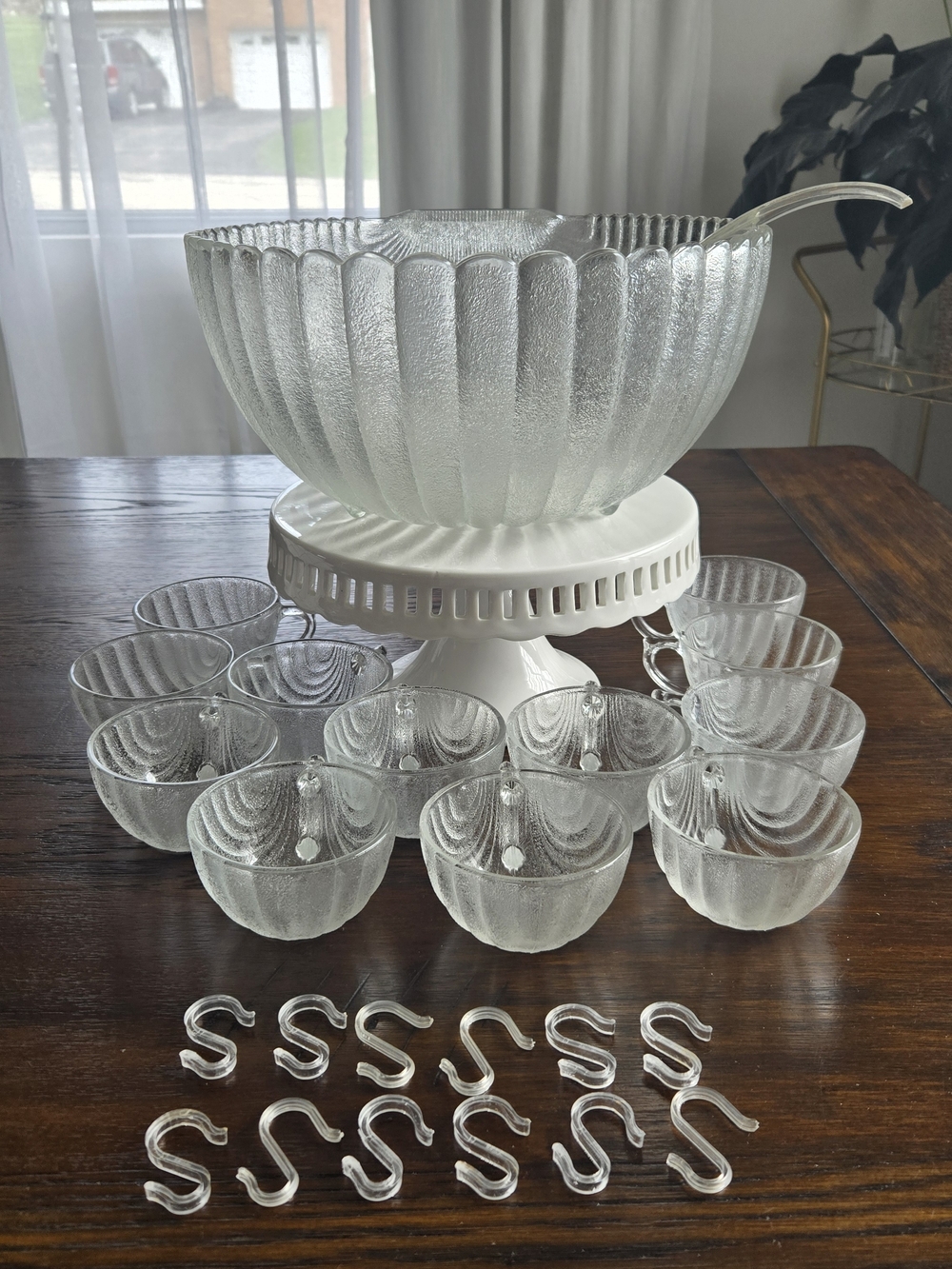 Vintage Anchor Hocking Frosted Shell 26 Piece Punch Bowl Set